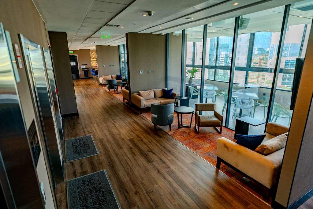 Hampton By Hilton Condes Hotel Santiago del Cile