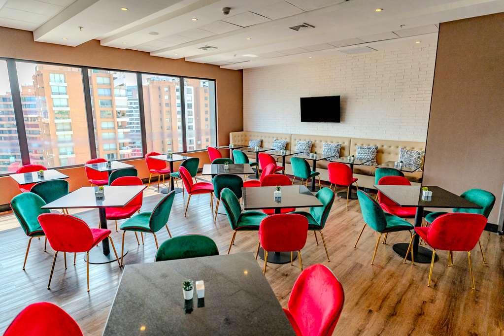 Hotel Hampton By Hilton Condes