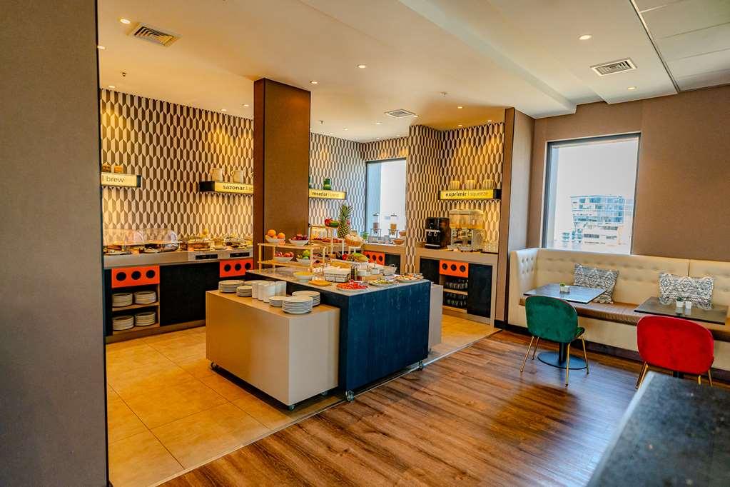 Hampton By Hilton Condes Hotel Santiago del Cile